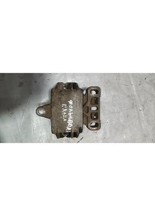 Подушка двигателя правая volkswagen bora