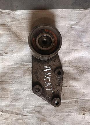 Кронштейн натяжного ролика грм fiat ducato 2.5tdi 1996-1999г.в 6886910