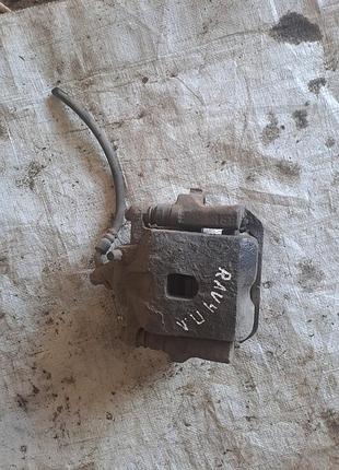 Суппорт передний правый toyota rav4 2.0 d 2000-2005г.в