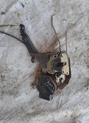 Замок двери передний правый toyota rav4 2.0 d 2000-2005г.в