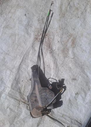 Замок двери задний правый toyota rav4 2.0 d 2000-2005г.в