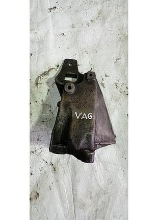 Кронштейн двигуна 8a0199307c vag