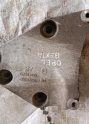Кронштейн 9226302 opel vectra c 1.8 бензин 2002г.в.