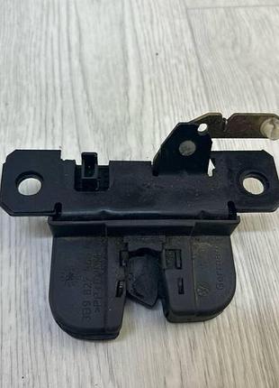 Замок крышки багажника нижний vw passat b5 (97-00), seat ibiza (02-11), leon (99-06) oe:3b9827505c