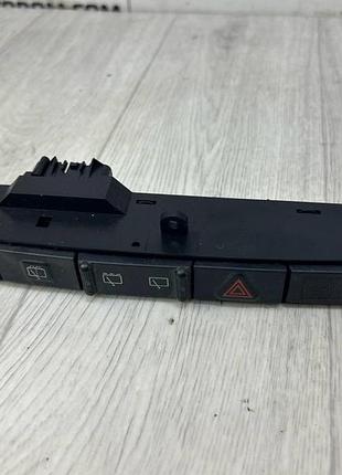 Кнопка аварийки , блок кнопок в торпеду chrysler voyager (01-07) oe:04685925aa