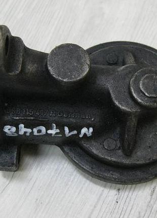 Корпус масляного фильтра vw passat b3 (1988-1993), golf 2 (1983-1992) 1.6d oe: 068115417r