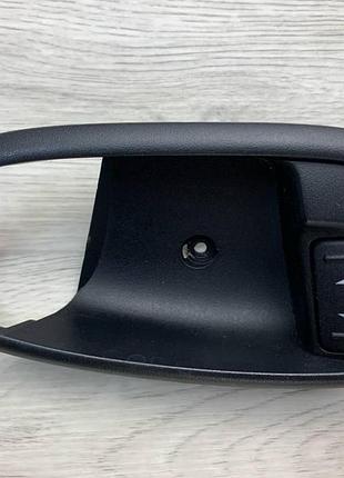 Накладка ручки дверей задньої правої (з кнопкою склопідіймача) ford mondeo (07-14) oe: 6m21u226a36