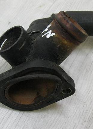 Фланець системи охолодження vw passat b5 (1996-2006), audi a4 b5 (2000-2005) oe: 06b121133a