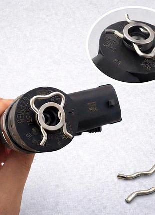 Фиксатор(скоба) шланга обратки форсунки бмв m57 bosch common rail