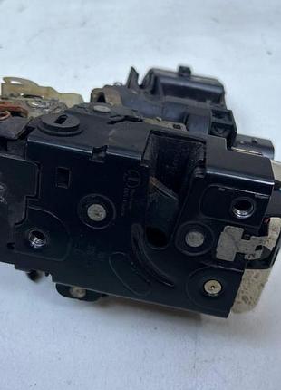 Замок задней левой двери (электро 6pin) vw passat b5 96-05,golf 4, skoda superb, caddy 2 oe:3b4839015a