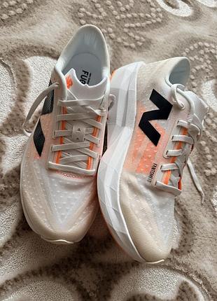 Кросівки  new balance нові , на 39-39,5 розмір  ціна нижча магазину