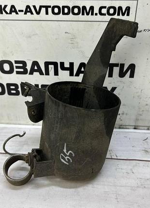 Кронштейн/ кріплення осушувача кондиціонера vw passat b5 (96-05), audi a6 c5, a4 oe:8d0260197c