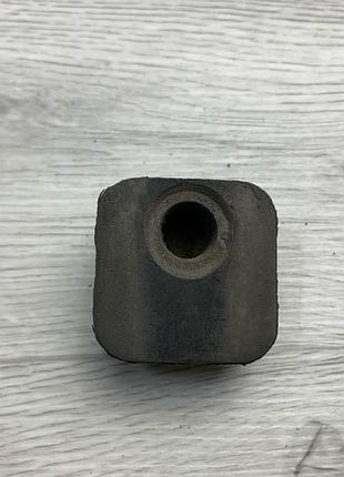 Подушка радиатора верхняя skoda superb (02-08) oe: 8d0121276