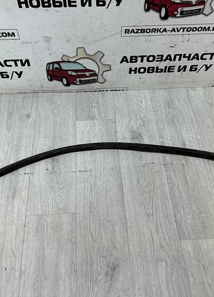 Уплотнитель двери передней левой / порога (нижняя) peugeot 407 (04-11) oe: 9023qy