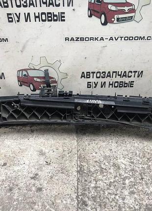 Панель передняя (окуляр, телевизор) renault megane 2 (2003-2009) oe:8200137494