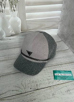 Теплая бейсболка фулка со вставками из ангоры и декором в виде цепочки🧡 св.сіра