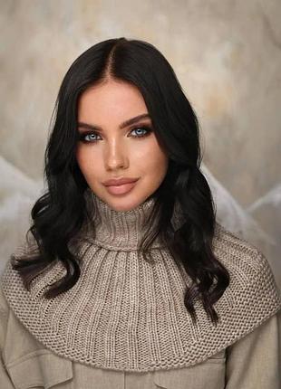 Теплая вязаная манишка бежевий