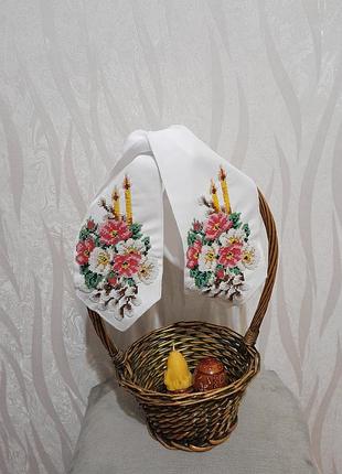 Бант декор на крупной корзине.