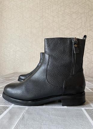 Продам зимові черевики  attizzare. в дуже гарному стані. 38 р.