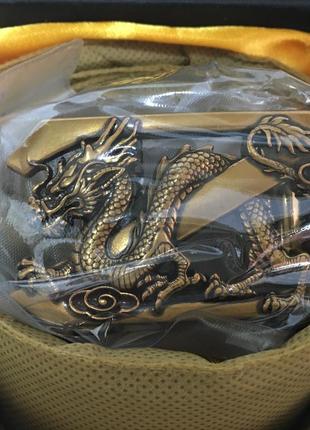Мужской, кожаный, брендовый, с золотой пряжкой в форме "дракона".