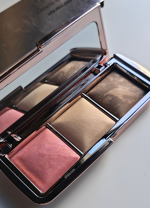 Палетка сияющая пудра + румяна + бронзер hourglass ambient™ lighting palette sublime edit 3 х 3.3 г