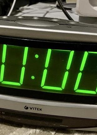 Радіогодинник з fm-тюнером