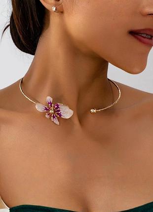 Женское колье ожерелье полукруг с цветком орхидеей fashion jewelry золотистое