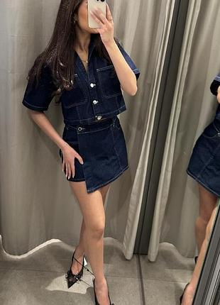 Джинсовый костюм юбка-шорты и топ zara
