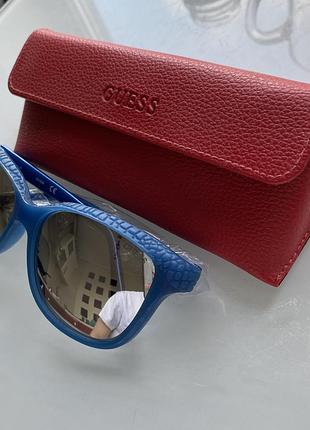 Нові сонцезахисні окуляри guess блакитні