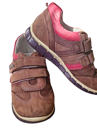 Шкіряні кросівки на дівчинку