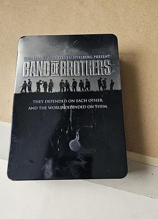 Комплект dvd-дисков "брать по ордену" с 6 шт в оригинальной жестяной упаковке. сериал "десантники армии сша о второй мировой войне".