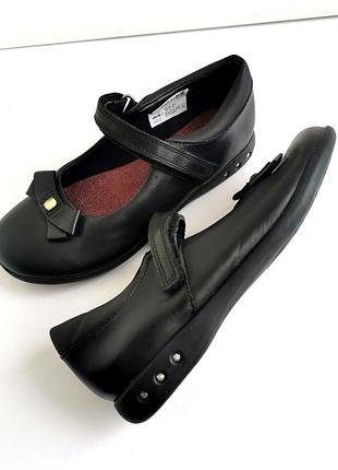 Красивые туфли для девочки из натуральной кожи clarks (размер 33,5)