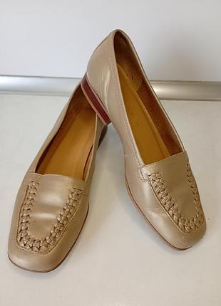 Лоферы кожаные туфли clarks для девочки 36 размер. лоферы туфли кожные clarks 36 размер.