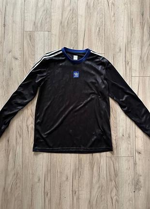 Adidas кофта розмір l чорна із синім коміром