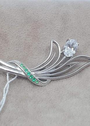 Серебряная брошь с фианитами. 9526 зел