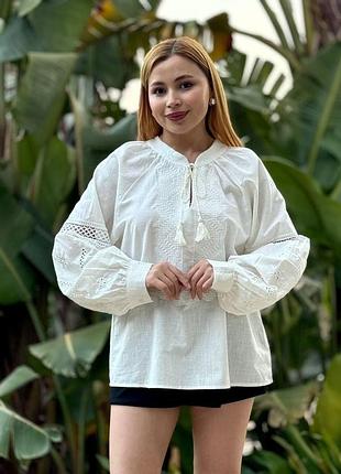 Женская белая вышиванка с вставками кружева,балат. размеры от l до 4хл