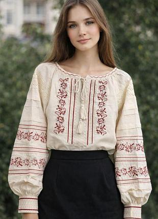 Вышиванка женская с красной вышивкой. xl