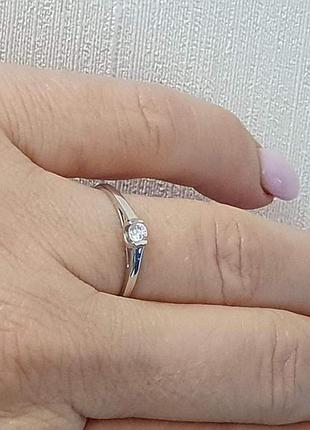Срібне кільце з фіанітами. 90100622 17,5