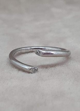 Серебряное кольцо с фианитами. 901-00870 16 15,5