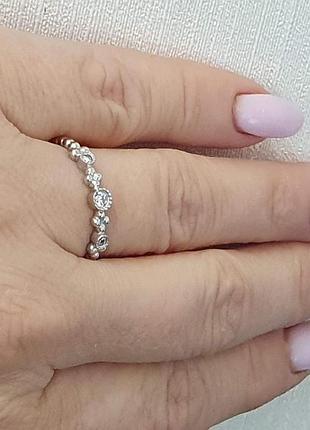 Серебряное кольцо с фианитами. 90101021 17