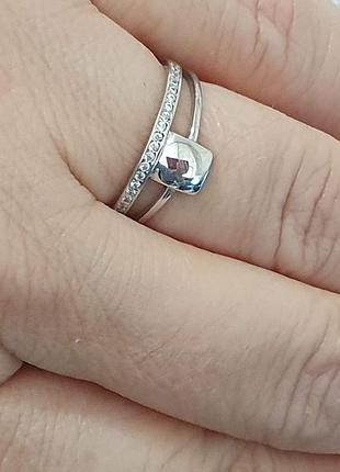 Серебряное кольцо с фианитами. 90101077 17