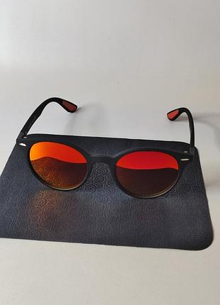 Red and black — сонцезахисні окуляри