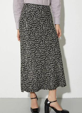 Спідниця міді