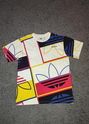 Футболка adidas originals logo play allover print