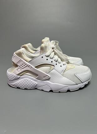 Жіночі білі кросівки nike huarache оригінал 654275-110