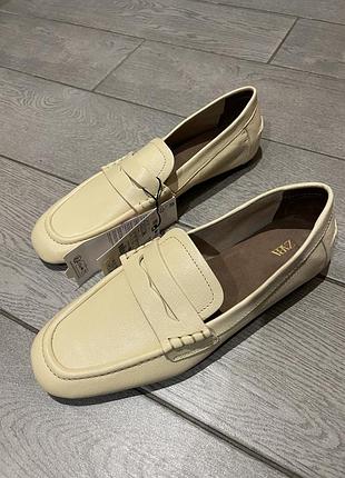 Шкіряні лофери zara