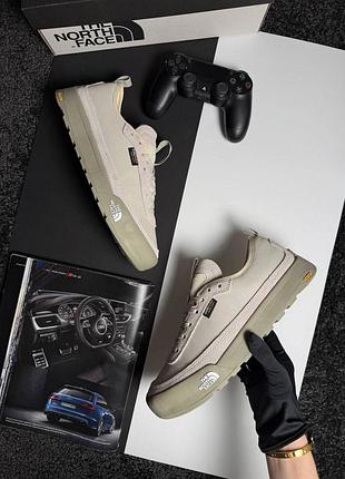 Светло серые мужские кросовки the north face