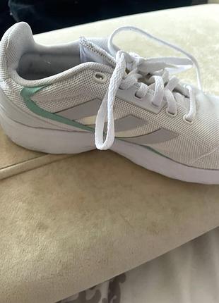 Стильні та легкі жіночі/ дитячі кросівки adidas (оригінал) 38