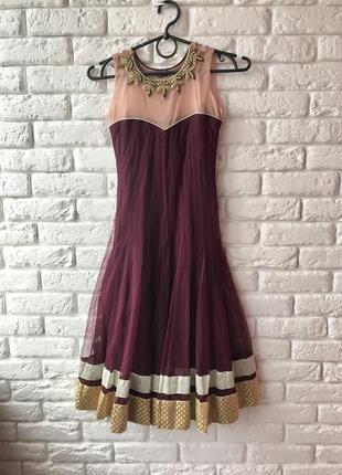 Нарядное платье на девочку 1-2 класс