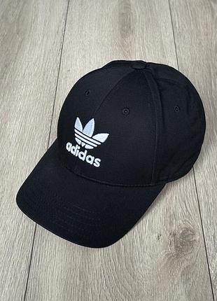 Чорна кепка adidas originals